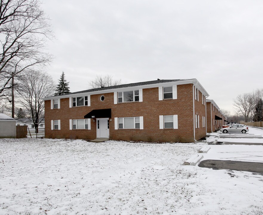 Fairglade Plaza Apartments in Columbus, OH - Building Photo