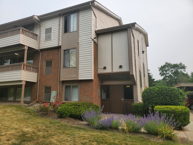 EVERGREEN PLACE APARTMENTS in Southfield, MI - Building Photo - Building Photo