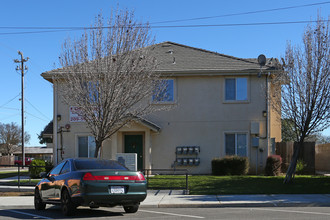 6418 3rd St in Riverbank, CA - Building Photo - Building Photo