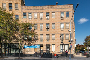 677 Meeker Ave in Brooklyn, NY - Foto de edificio - Building Photo