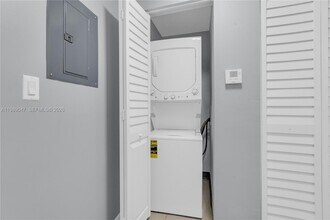 185 SE 14th Ter, Unit 1611 in Miami, FL - Foto de edificio - Building Photo