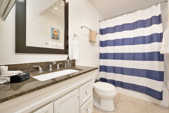 129 45th St in Newport Beach, CA - Building Photo - Interior Photo