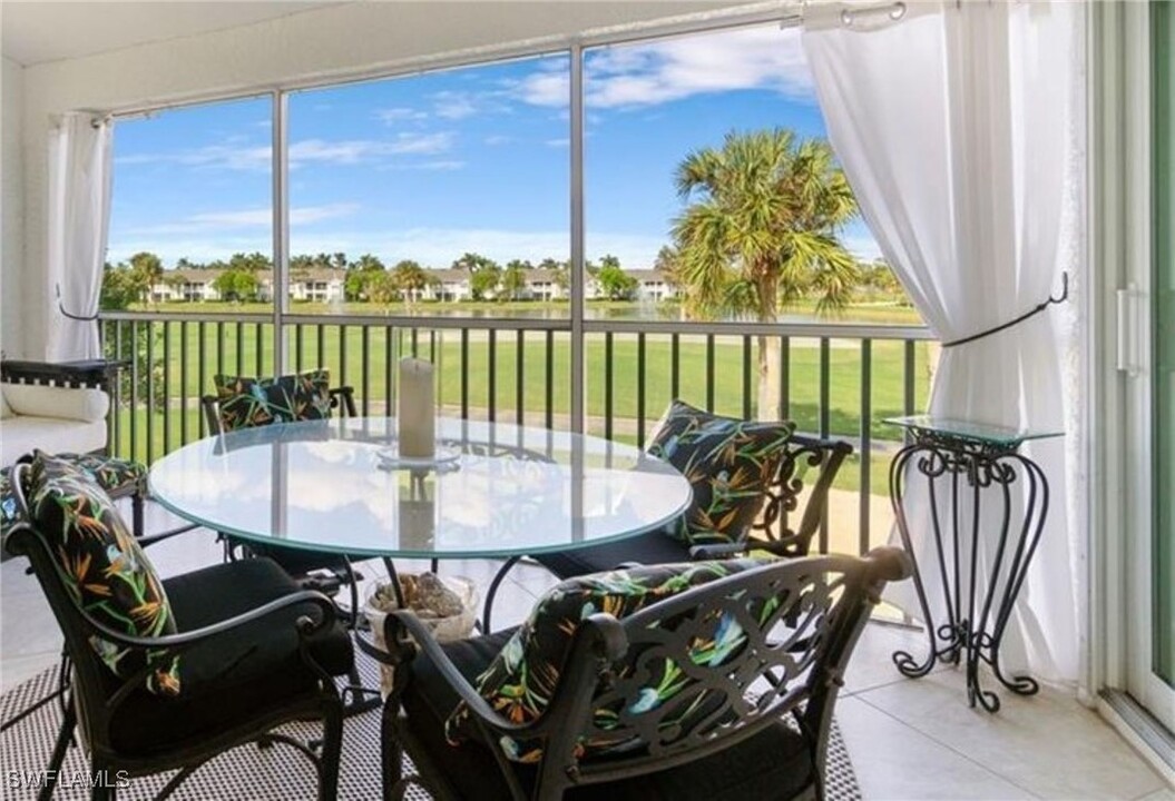 5928 Sand Wedge Ln in Naples, FL - Foto de edificio