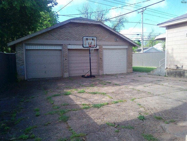 1805 Lucile Ave in Wichita Falls, TX - Building Photo - Building Photo