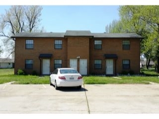 801-805 S West St in Sikeston, MO - Building Photo