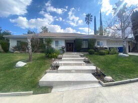 23552 Kivik St in Woodland Hills, CA - Building Photo