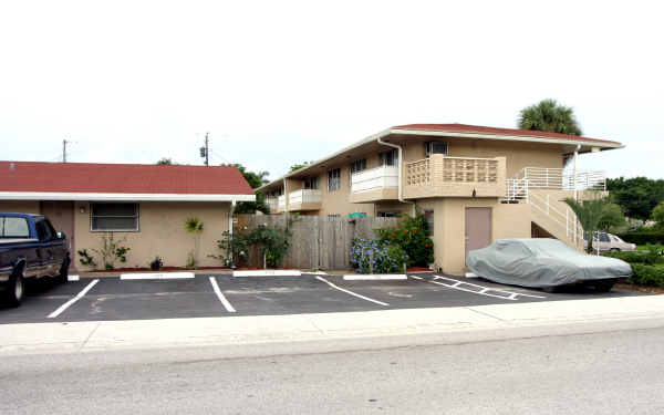 Waterfront Apartments in Pompano Beach, FL - Building Photo - Building Photo