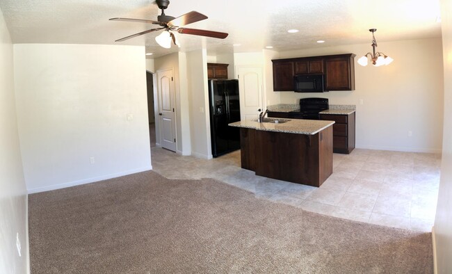 3419 S River Rd in Saint George, UT - Foto de edificio - Building Photo