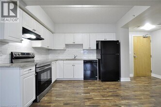 155 Water St S in Cambridge, ON - Building Photo - Building Photo