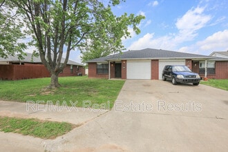 2219 W Roselawn St in Rogers, AR - Building Photo - Building Photo