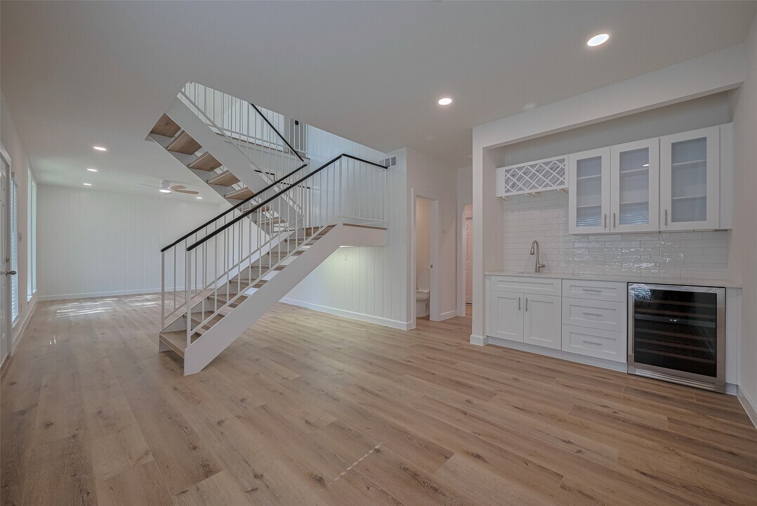 1115 Augusta Dr in Houston, TX - Building Photo
