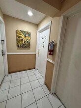 7825 NE Bayshore Ct in Miami, FL - Building Photo - Building Photo