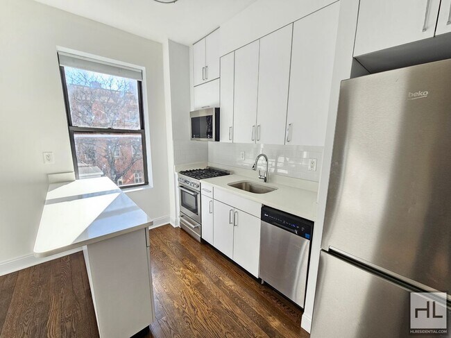 Sunny 1-Bedroom in Greenwich Village | Pri in New York, NY - Foto de edificio - Building Photo