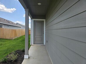 704 Commander Abbott Dr in Jarrell, TX - Building Photo - Building Photo