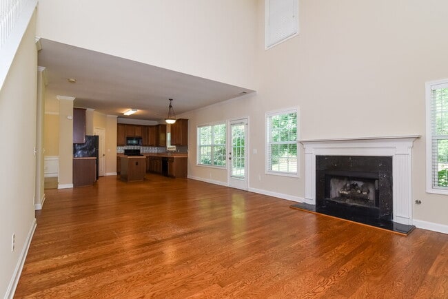 738 Austin Creek Dr in Buford, GA - Building Photo - Building Photo