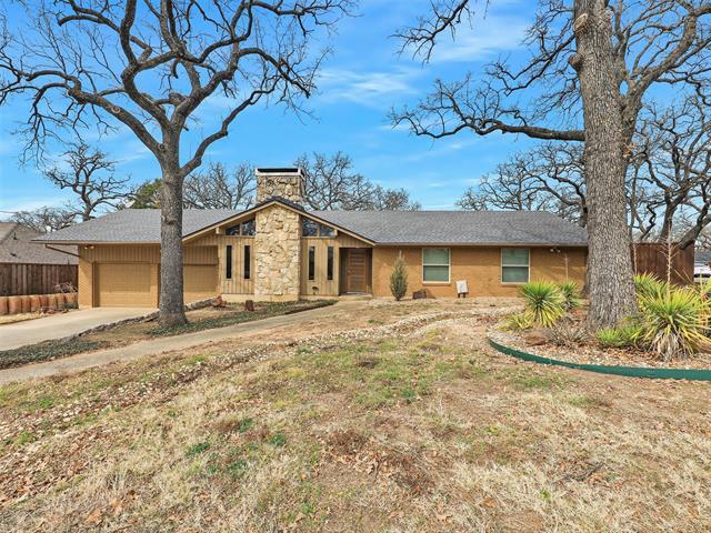 1023 Piping Rock Ln in Denton, TX - Building Photo