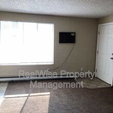 248 W Clark St in Medford, OR - Building Photo - Building Photo