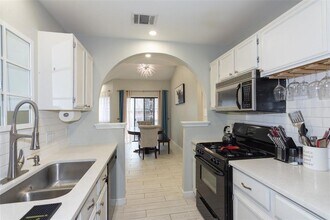 8903 Palace Pkwy in Austin, TX - Foto de edificio - Building Photo