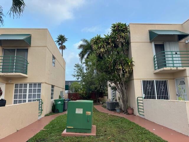 11825 SW 18th Terrace in Miami, FL - Building Photo