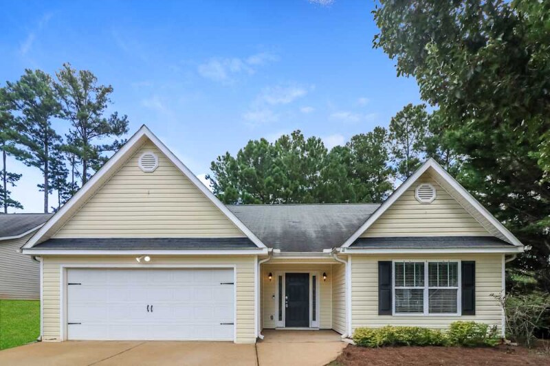 8633 Cole Creek Dr in Dallas, GA - Foto de edificio