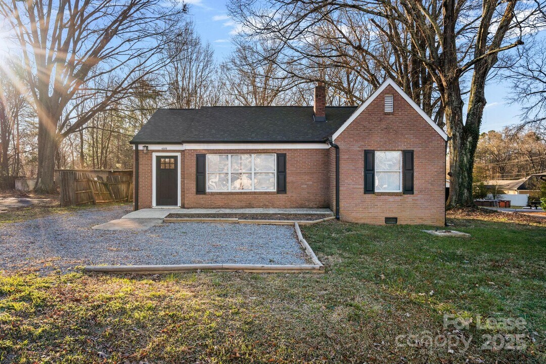 4008 S New Hope Rd in Gastonia, NC - Foto de edificio