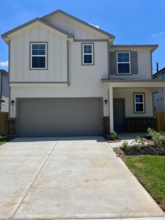 26010 Emory Holw Dr in Tomball, TX - Building Photo
