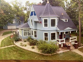 339 State St in Marinette, WI - Building Photo