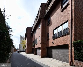 17 Appletree Ct in Philadelphia, PA - Foto de edificio - Building Photo