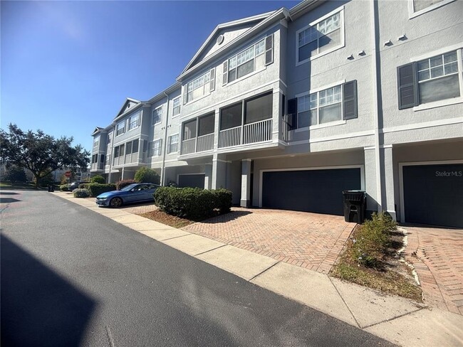 2424 Grand Central Pkwy in Orlando, FL - Building Photo - Building Photo