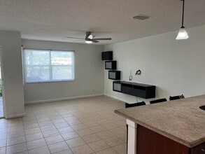 1190 Imperial Lake Rd in West Palm Beach, FL - Building Photo - Building Photo