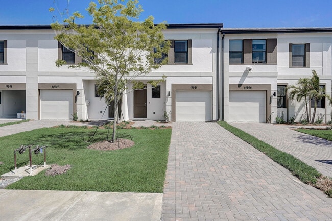 Stellar at Masters Avenue in Bradenton, FL - Foto de edificio - Building Photo