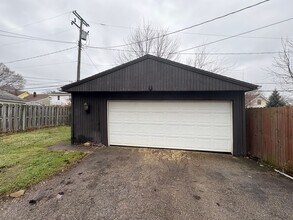 4711 Rockwood Rd in Garfield Heights, OH - Building Photo - Building Photo