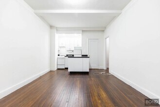 140 E 46th St in New York, NY - Building Photo - Building Photo