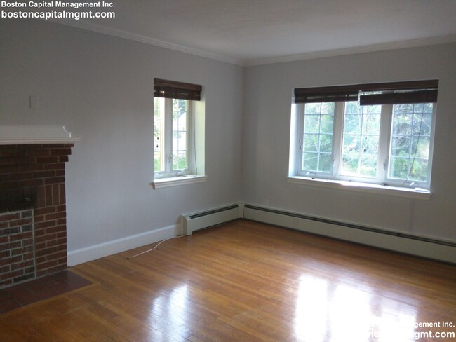 14 Mount Ida St, Unit 8 in Newton, MA - Building Photo - Building Photo