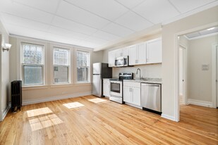 1440 W Howard St in Chicago, IL - Building Photo