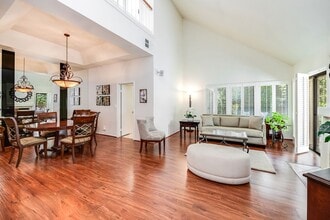 18731 Hatteras St in Los Angeles, CA - Building Photo - Building Photo