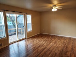 496 Wilkes Dr in Eugene, OR - Building Photo - Building Photo