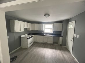 2106 W Millman St in Peoria, IL - Building Photo - Building Photo