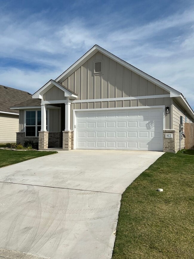 property at 812 La Parra Bend