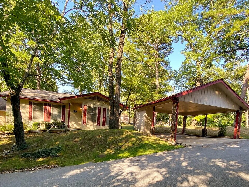 57 Nantucket Dr in Bella Vista, AR - Building Photo