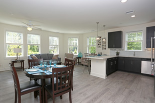 Colonial Pointe at Franklin Lakes Apartments