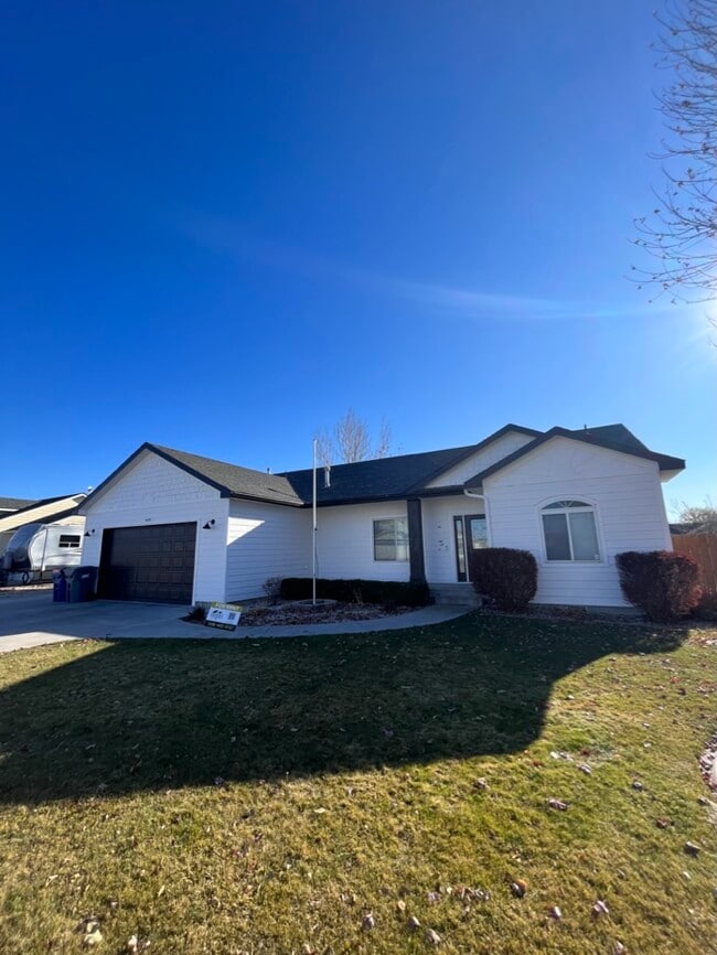 property at 365 NE Greystone Loop