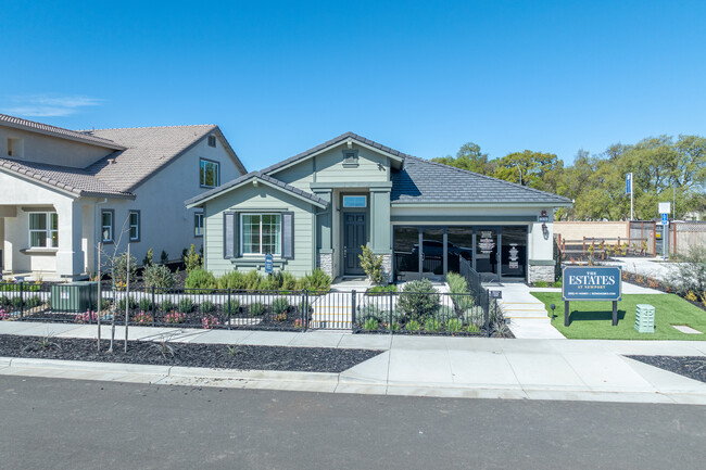 The Estates at Newport in West Sacramento, CA - Foto de edificio - Building Photo