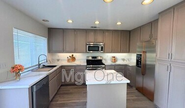 797 Atlantic Dr in Corona, CA - Building Photo - Building Photo