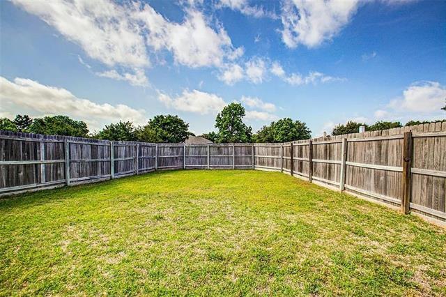 2203 Overview Ln in Garland, TX - Foto de edificio - Building Photo