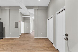 209 N Neil St in Champaign, IL - Building Photo - Building Photo