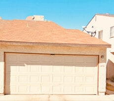 1215 Coach Ln in Las Vegas, NV - Building Photo