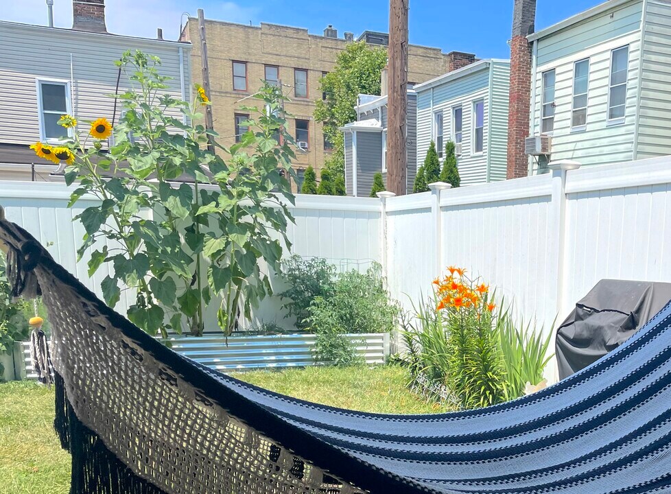 7 Duncan Ct, Unit 1 in Jersey City, NJ - Foto de edificio