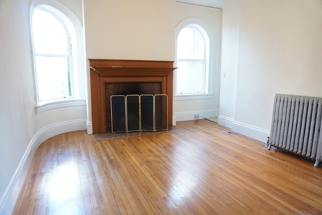 2 Ware St, Unit 309 in Cambridge, MA - Building Photo