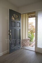6940 McQuillan Cir in Sacramento, CA - Building Photo - Building Photo
